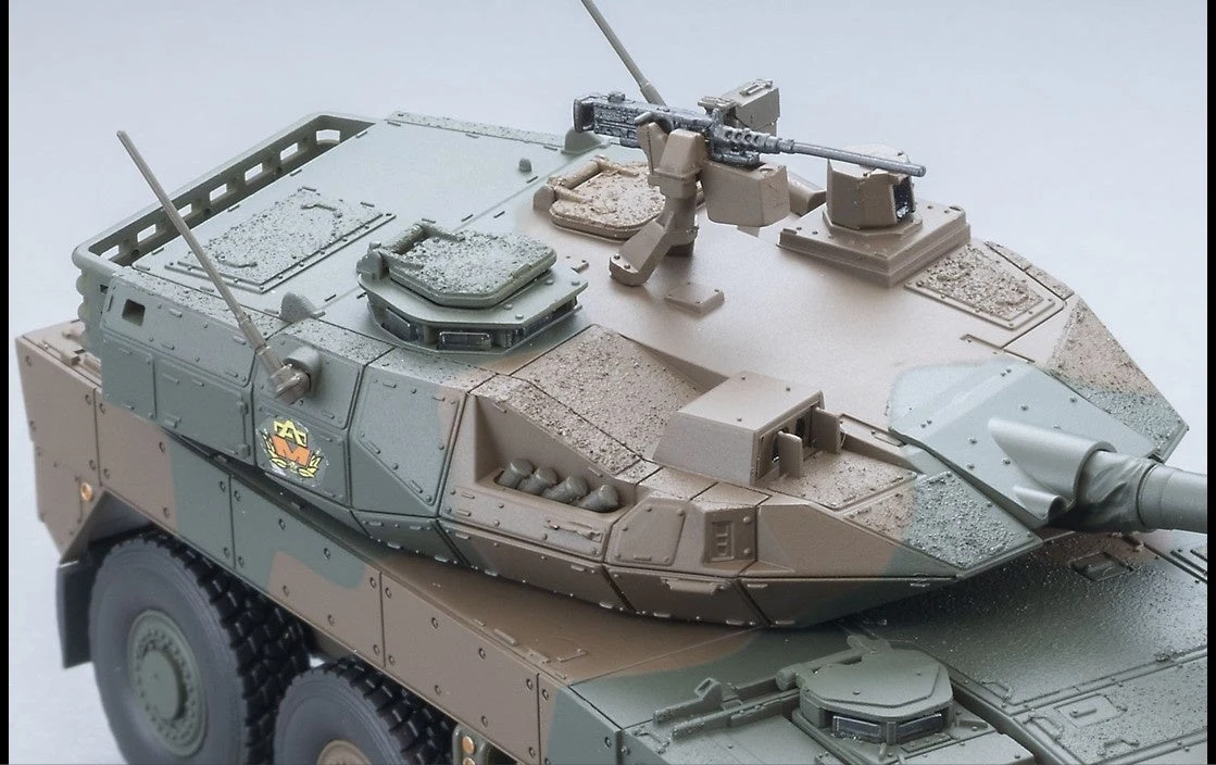 砲塔上部や車体の細部を示す試作品。
