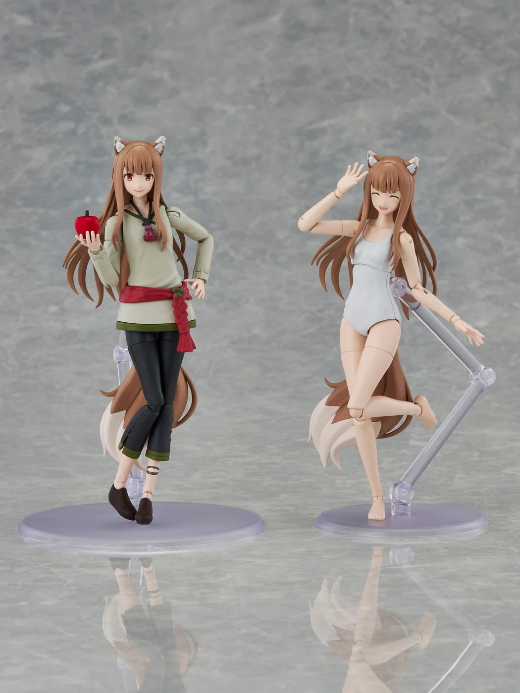 DX ver.は劇中衣装と水着姿の2体を同時に組み立て可能。塗装済み試作品